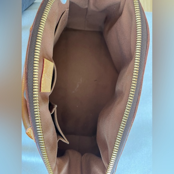 🔥 100% Authentic Louis Vuitton Trivoli Handbag with Dustbag🔥 - Picture 12 of 12